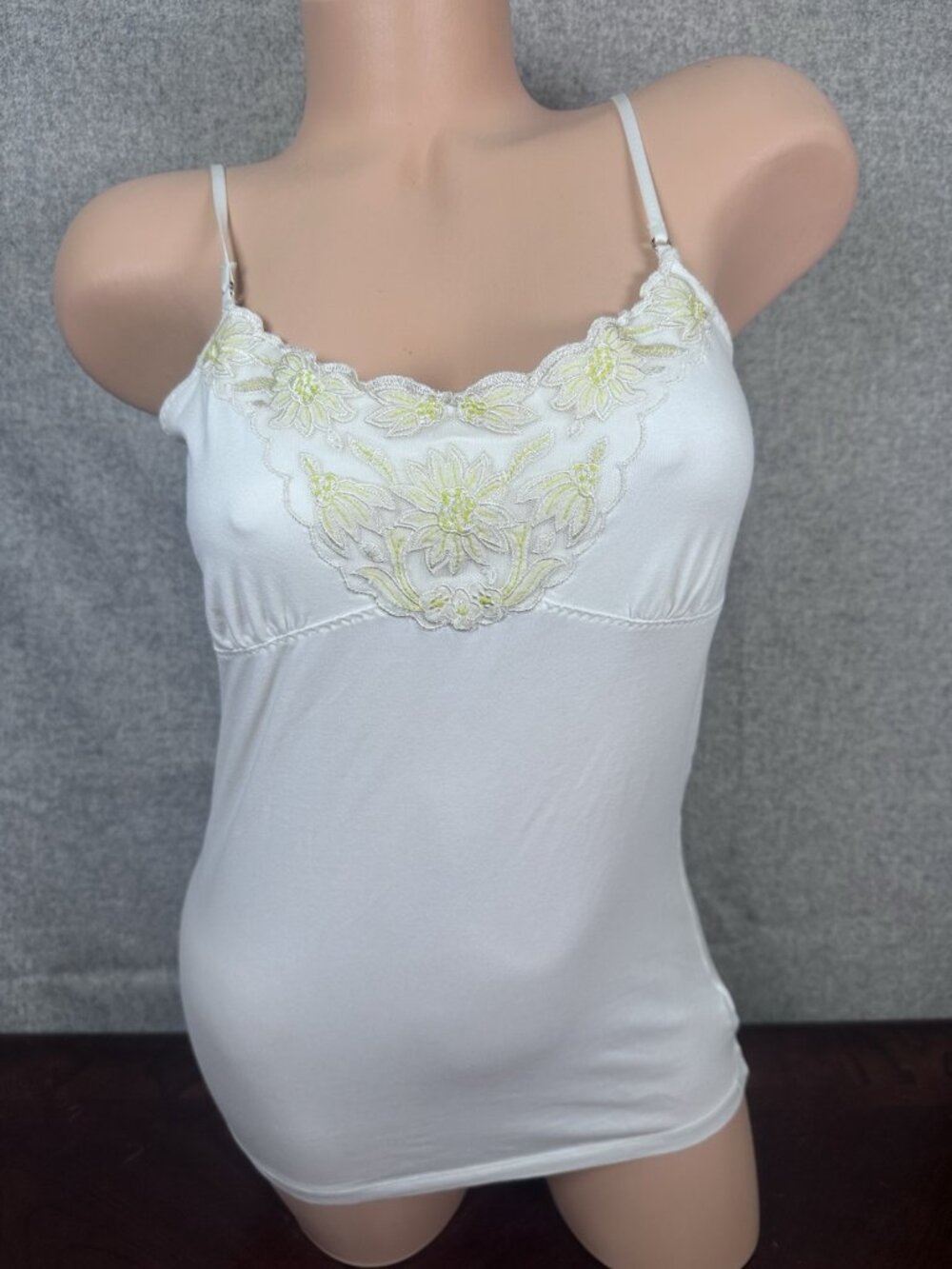 American Eagle Medium Lace Floral Camisole Tank Top Womens White Y2k 2012
